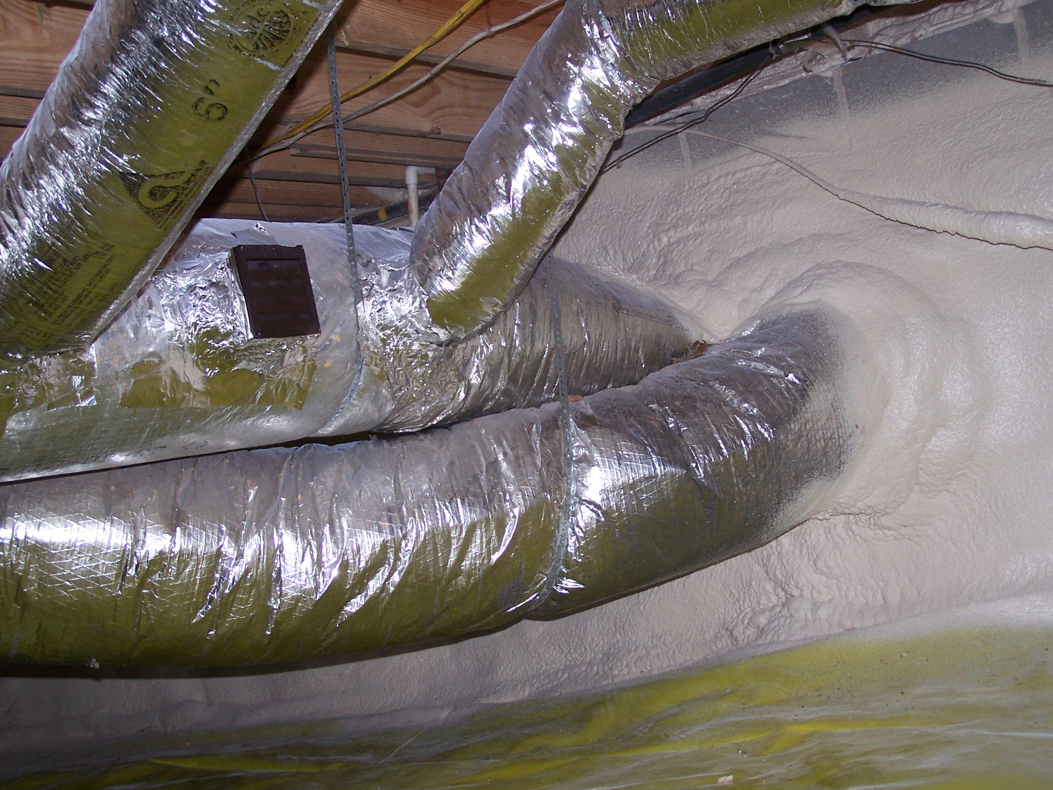Ductwork inside encapsulated crawlspace Ducts-inside-conditioned-crawl
